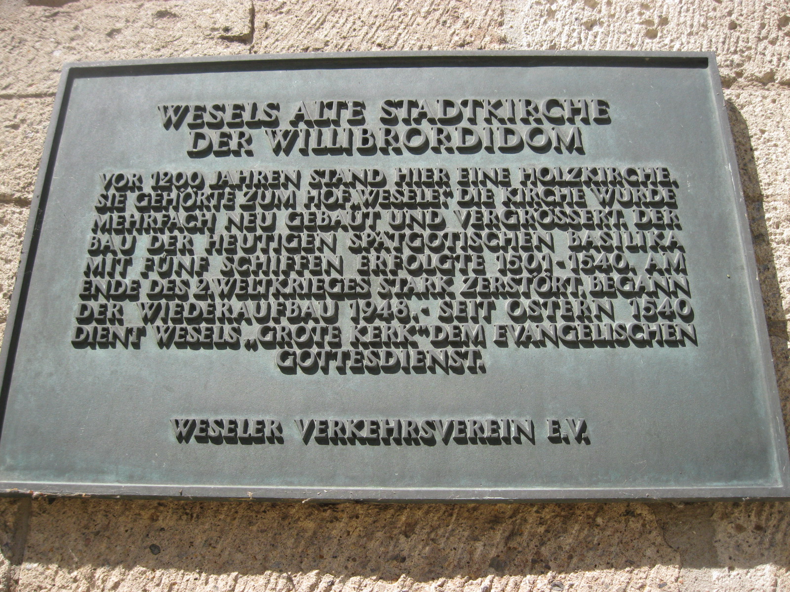 Inschrift am Dom zu Wesel